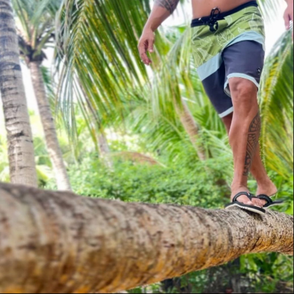 Camiguin - Black